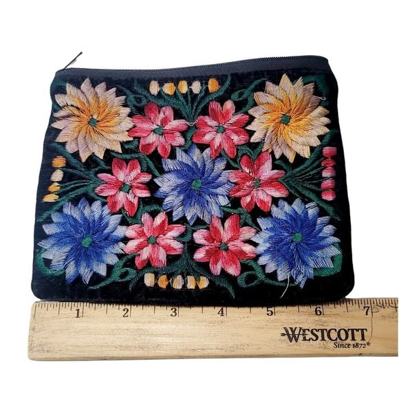 Vintage Velvet Embroidered Flowers Floral Clutch Make-Up Purse 5" x 6.5" - Picture 8 of 8
